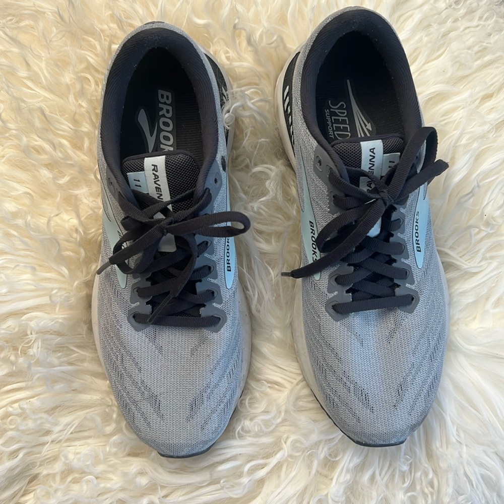 Brookes Ravenna Running Shoe. Size 8